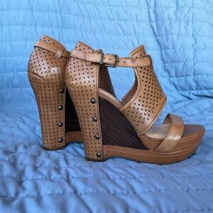 Gianni Bini- Platform Open shoe-Tan w/ Wood and studs. Size 7- Like New